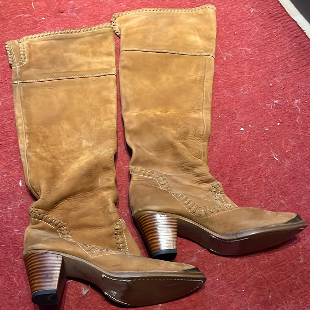 Suede boots